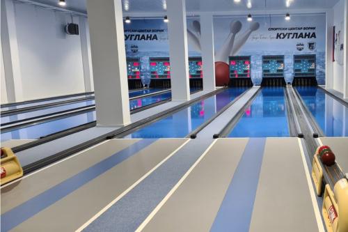 Отворена шестостазна куглана