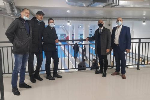 Отворена шестостазна куглана