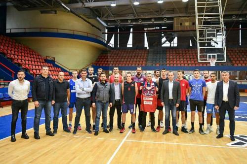 Представници Града и СЦ „Борик“ у посјети кошаркашима Борца